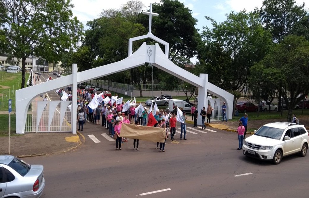 Ir para  <p>O Sindicato Unificado dos Trabalhadores na Agricultura Familiar do Alto Uruguai (SUTRAF-AU), promoveu nesta quarta-feira, 18 de outubro, no Semin&aacute;rio Nossa Senhora de F&aacute;tima, uma mobiliza&ccedil;&atilde;o em...