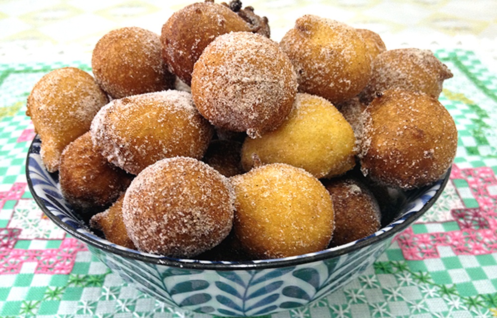 Ir para  <ul>
	<li>2 x&iacute;caras de farinha de trigo;</li>
	<li>1 x&iacute;cara de amido de milho;</li>
	<li>1/2 x&iacute;cara de a&ccedil;&uacute;car;</li>
	<li>1/2...