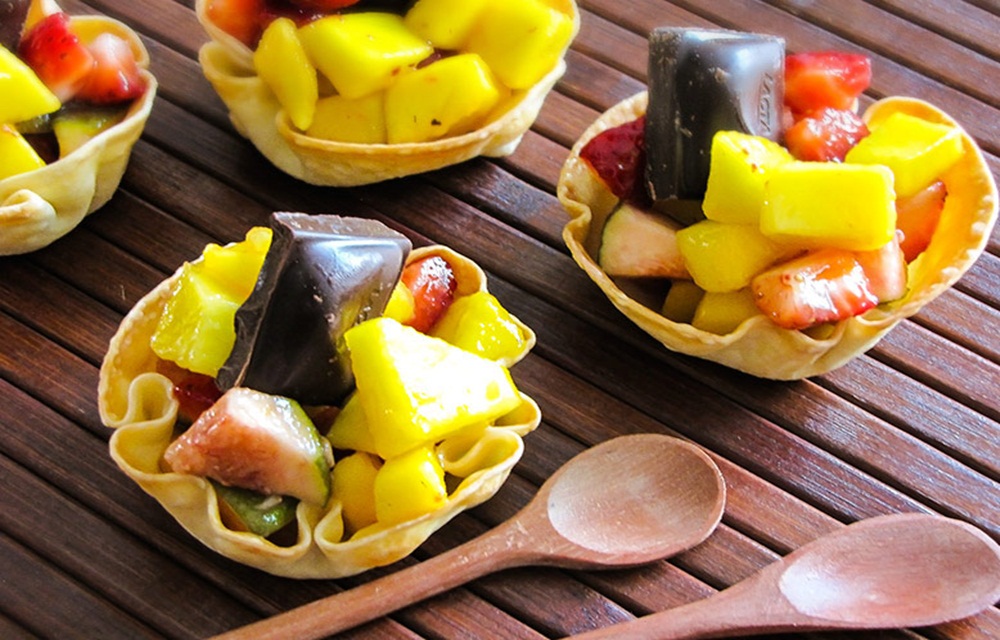 Ir para  <p>5 x&iacute;caras (ch&aacute;) de biscoito doce;<br />
&middot; 4 colheres (sopa) de margarina ou manteiga;<br />
&middot; 1/3 de x&iacute;cara (ch&aacute;) de a&ccedil;&uacute;car;<br...