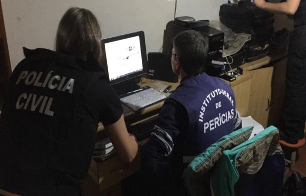 Ir para  <p>Pelo menos nove pessoas foram presas no Rio Grande do Sul, na manh&atilde; desta sexta-feira, durante a megaopera&ccedil;&atilde;o de&nbsp;<strong><a...