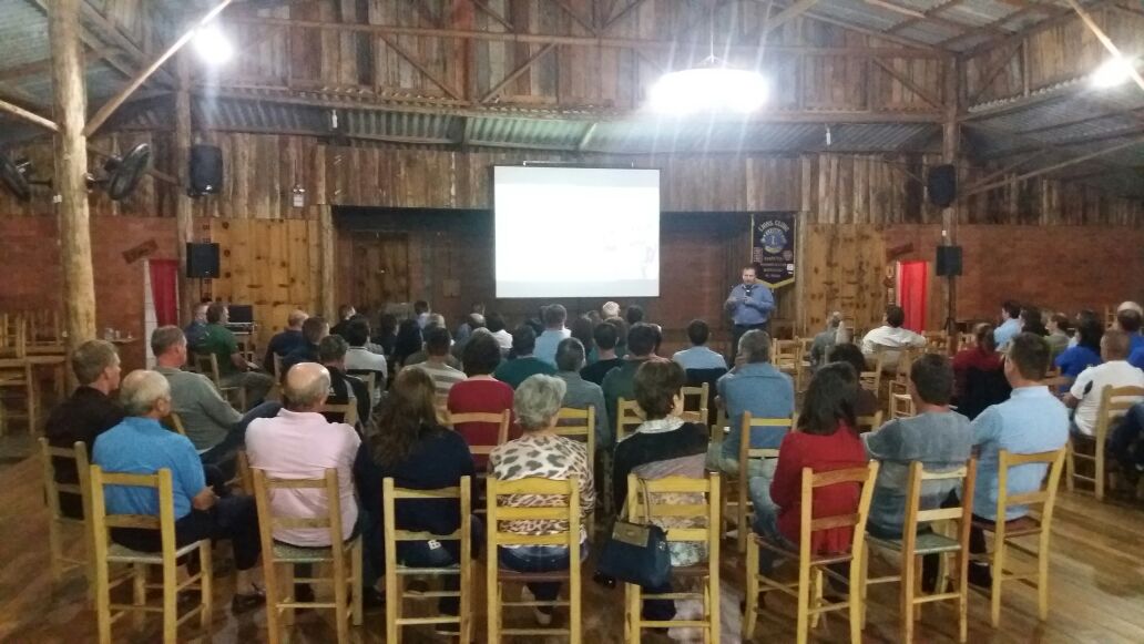 Ir para  <p>O Sicredi, ag&ecirc;ncia de Viadutos, formalizou, na noite desta quinta-feira, a entrega de a&ccedil;&otilde;es sociais a 14 entidades e comunidades de Viadutos. O encontro foi realizado no CTG Fogo de Ch&atilde;o e...