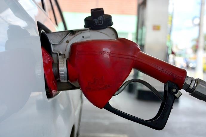 Ir para  <p><big>O Grupo Executivo de Mercado e Pre&ccedil;os (GEMP) da Petrobras decidiu nesta segunda-feira, autorizar reajustes de 2,3% para a gasolina e 1,9% para o diesel, uma vez que foi atingido, para a gasolina, o limite superior...