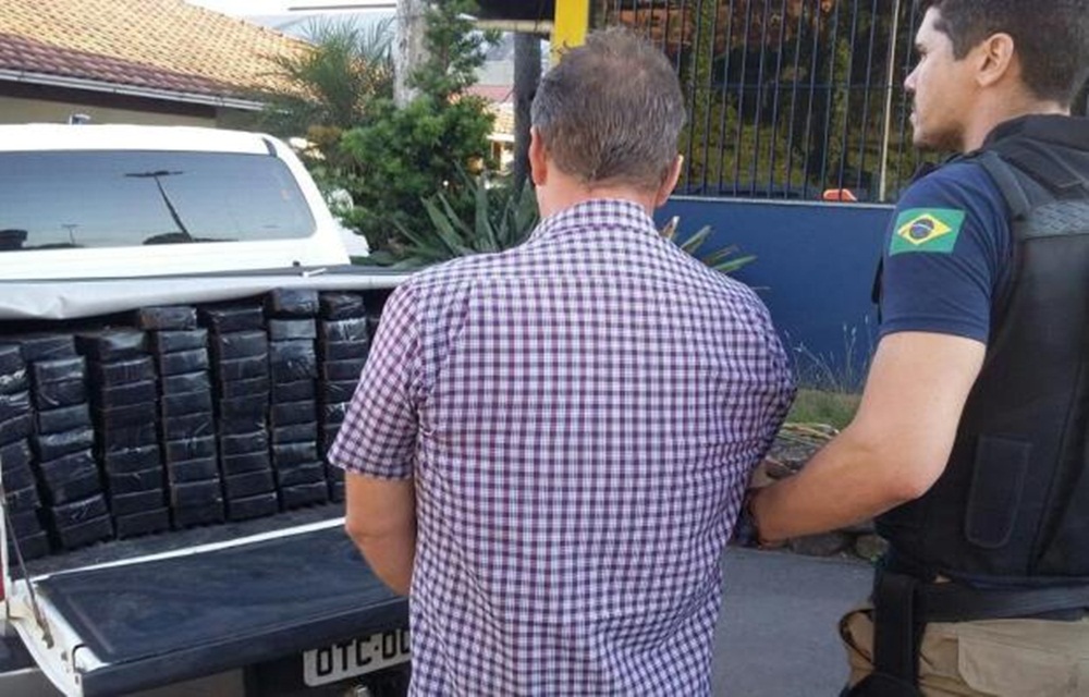 Ir para  <p>A Pol&iacute;cia Rodovi&aacute;ria Federal apreendeu, nesta segunda-feira, 113 tabletes (118,55 kg) de pasta base de coca&iacute;na em um ve&iacute;culo abordado em frente ao posto da pol&iacute;cia em Bento...