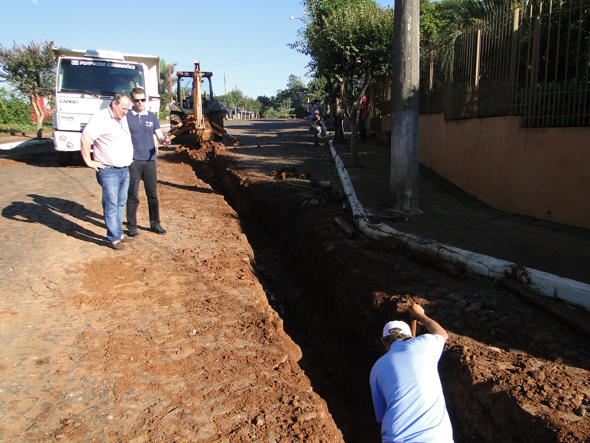 Ir para  <p><big>Nesta ter&ccedil;a-feira (7), iniciou-se mais uma obra de pavimenta&ccedil;&atilde;o asf&aacute;ltica, agora em parte da Rua Jos&eacute; Sponchiado, no munic&iacute;pio de Gaurama. Em um trabalho de...