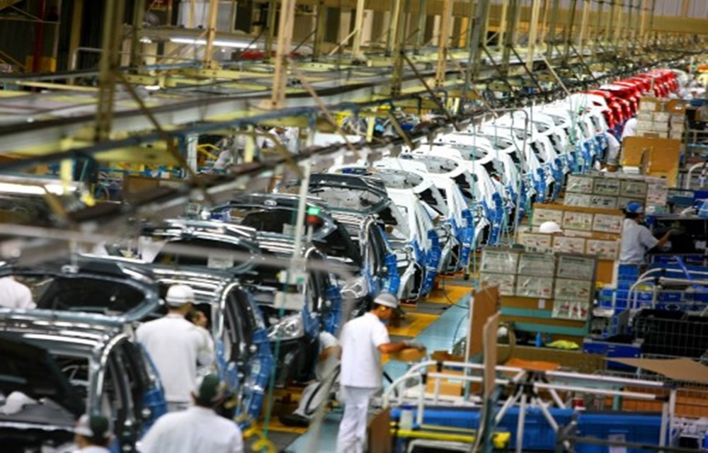 Ir para  <p>A produ&ccedil;&atilde;o de ve&iacute;culos no Brasil subiu 5,3%, em outubro, na compara&ccedil;&atilde;o com setembro. No m&ecirc;s passado, foram produzidos 249,9 milh&otilde;es de autom&oacute;veis. No...