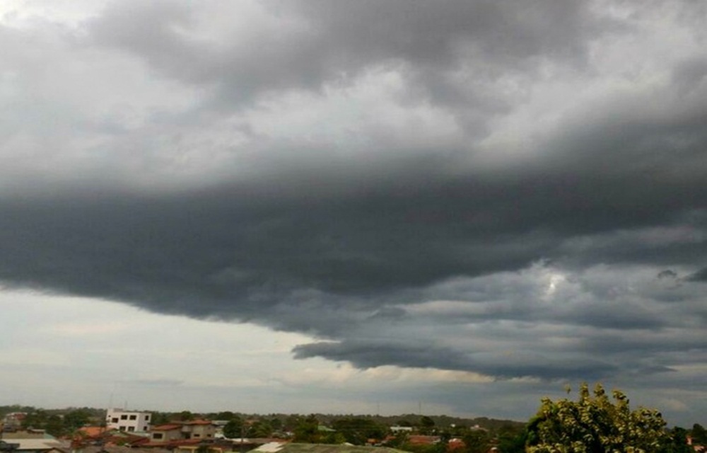 Ir para  <p>A instabilidade permanece no Rio Grande do Sul nesta sexta-feira. De acordo com a MetSul Metereologia, muitas nuvens seguem predominando na regi&atilde;o Noroeste, Norte e Nordeste e a chuva pode atingir pontos como o...