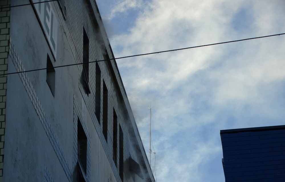 Ir para  <p>Inc&ecirc;ndio na manh&atilde; desta segunda-feira, 20 de novembro, provocou danos no andar superior do pr&eacute;dio onde funciona o Hotel Oldoni, na Rua JB Cabral, em frente a Pra&ccedil;a J&uacute;lio de Castilhos....