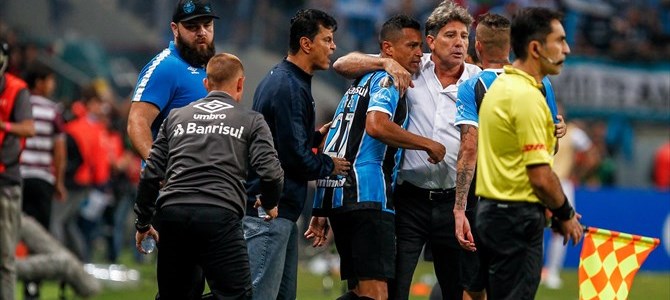 Ir para  <p><big>Uma partida dram&aacute;tica, com lances duvidosos protagonizados pela arbitragem, que teria sonegado doisp&ecirc;naltis para o Tricolor, mas que terminou com a vit&oacute;ria por 1 a 0 sobre os visitantes, com gol...