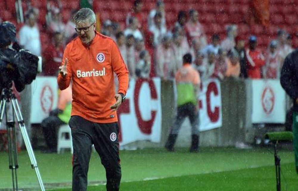 Ir para  <p>Logo ap&oacute;s a vit&oacute;ria sobre o Guarani, o Inter surpreendeu e anunciou a efetiva&ccedil;&atilde;o de Odair Hellmann como t&eacute;cnico para a temporada de 2018. O profissional foi al&ccedil;ado...