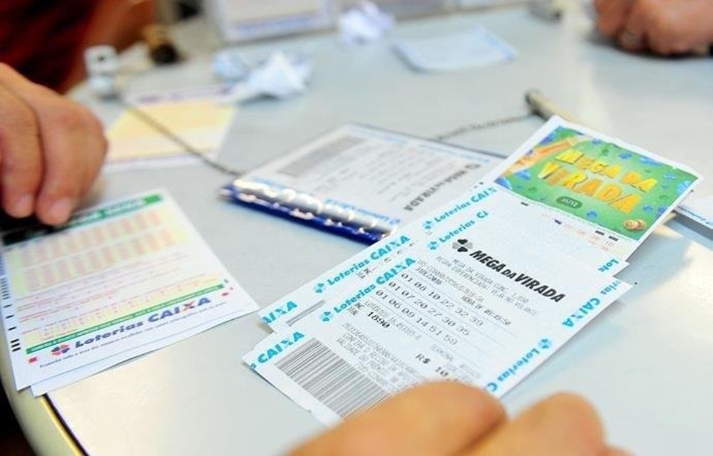 Ir para  <p>Ningu&eacute;m acertou as seis dezenas da Mega-Sena, sorteadas nesta quinta-feira em Porto Uni&atilde;o (Santa Catarina), pelo concurso 1.999. O pr&ecirc;mio principal acumulou e poder&aacute; pagar R$ 280...