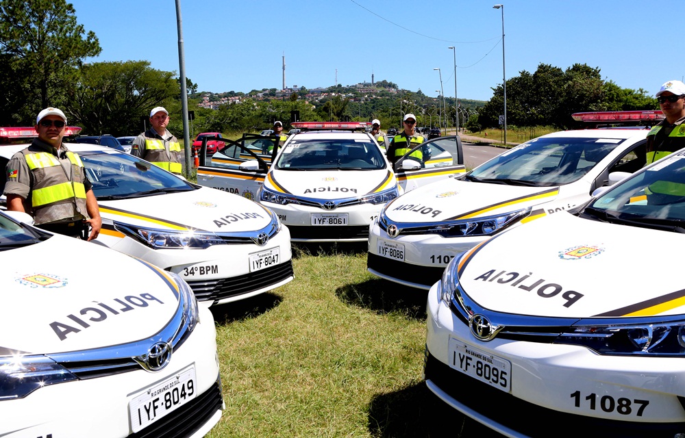 Ir para  <p>A Brigada Militar (BM) conta com 118 novas viaturas para o policiamento ostensivo e patrulha ambiental. A entrega foi realizada pelo governador Jos&eacute; Ivo Sartori e pelo secret&aacute;rio da Seguran&ccedil;a...