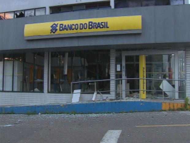 Ir para  <p>Ag&ecirc;ncias banc&aacute;rias do Banco do Brasil (BB), Banrisul e Caixa Econ&ocirc;mica Federal foram atacadas na madrugada deste s&aacute;bado, em Buti&aacute;, na Regi&atilde;o Carbon&iacute;fera. Segundo...