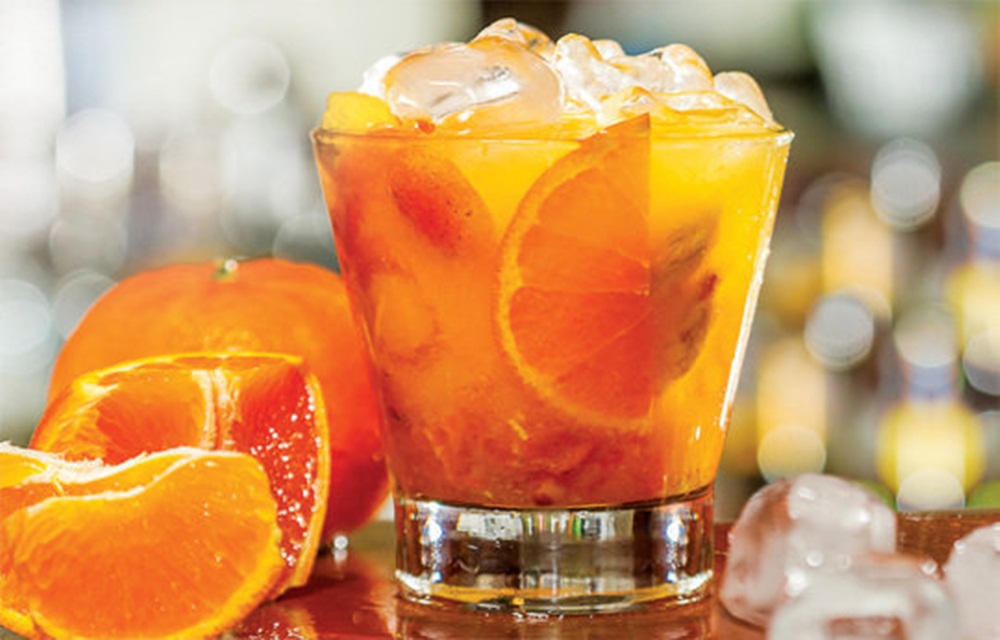 Ir para  <p>2 gomos de tangerina;<br />
20 ml de lim&atilde;o tahiti;<br />
1 caju;<br />
50ml de vodka;<br />
Gengibre;<br />
<strong>Modo de preparo:</strong><br />
Coloque no copo o...