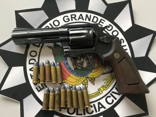 Ir para  <p><big>Policiais da&nbsp;Delegacia Especializada no Atendimento &agrave; Mulher (DEAM) e das 1&ordf; e 2&ordf; Delegacias de Pol&iacute;cia Civil de Erechim, prenderam na manh&atilde; desta quarta-feira, uma...