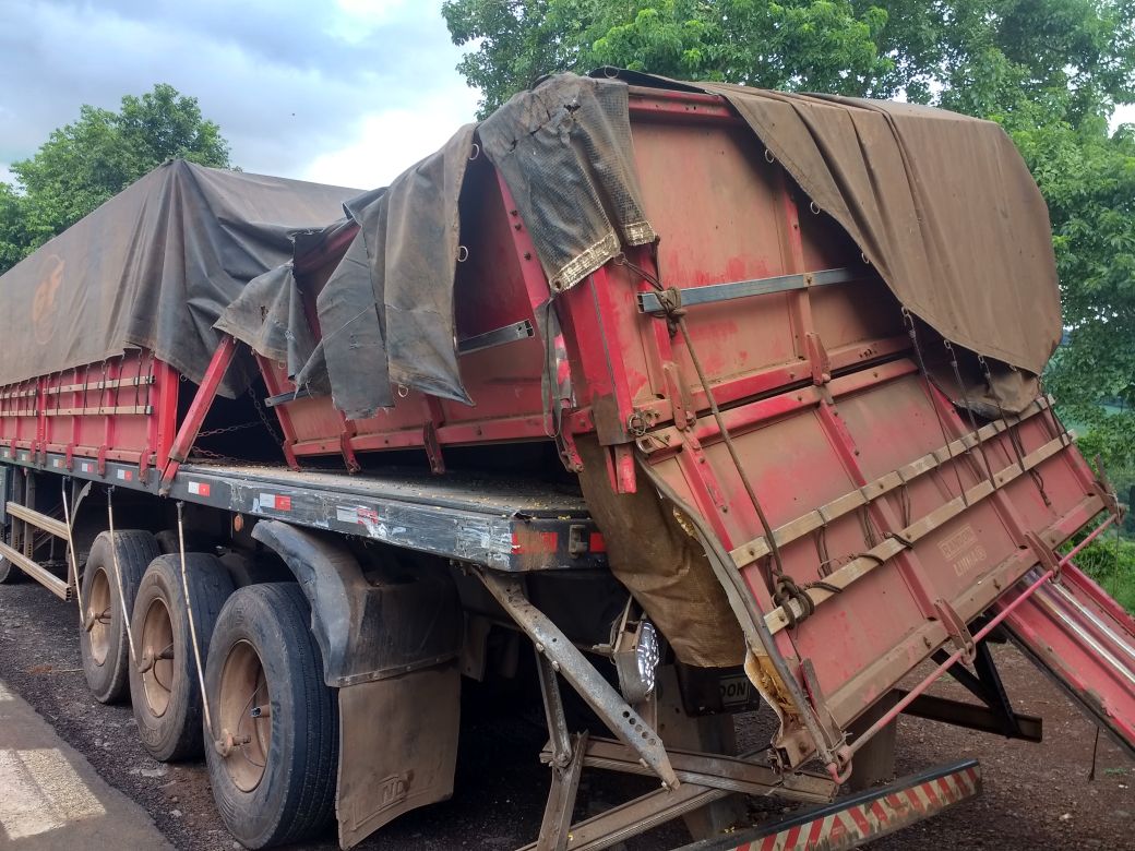 Ir para  <p>Na tarde, desta quinta-feira (11/01), ocorreu uma colis&atilde;o no km 24 da ERS 331, na sa&iacute;da de Viadutos para Gaurama. O acidente envolveu um caminh&atilde;o Volvo com placas de Marcelino Ramos, com destino a Porto...
