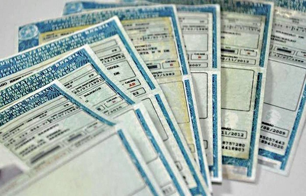 Ir para  <p>O presidente Michel Temer assinou um decreto que trata do reconhecimento de carteiras de habilita&ccedil;&atilde;o brasileiras na It&aacute;lia. Da mesma maneira, as carteiras de motorista aa It&aacute;lia...