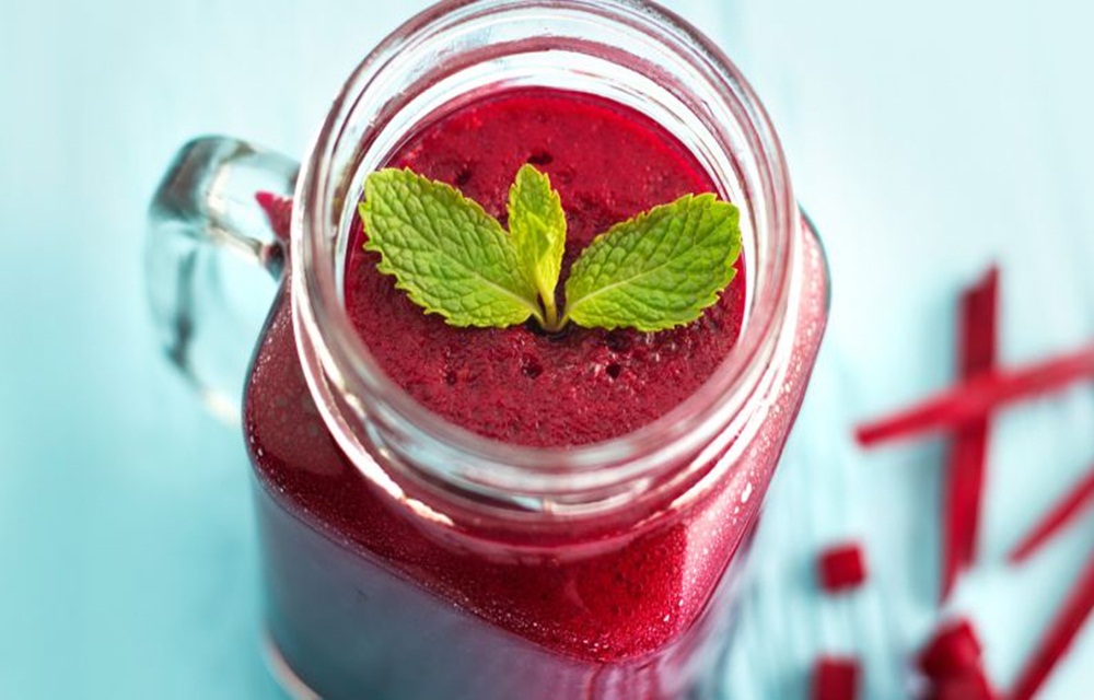 Ir para  <p>Bata no liquidificador:<br />
<br />
Suco de 4 laranjas;<br />
1 beterraba;<br />
2 bananas congeladas;<br />
200 ml de &aacute;gua;<br />
2 colher de sopa de aveia;<br />
Gelo a...