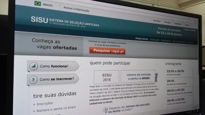 Ir para  <p>Os aprovados na primeira chamada do Sistema de Sele&ccedil;&atilde;o Unificada (Sisu) devem procurar, a partir desta ter&ccedil;a-feira, as institui&ccedil;&otilde;es escolhidas para a efetiva&ccedil;&atilde;o...