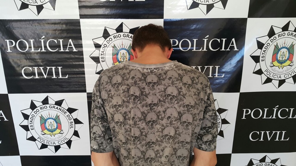 Ir para  <p><big>Agentes da Delegacia Especializada em Furtos, Roubos, Entorpecentes e Capturas (Defrec) de Erechim prenderam preventivamente na tarde desta quarta-feira (31), os indiv&iacute;duos de&nbsp; 20 e&nbsp;31 anos. Ambos...