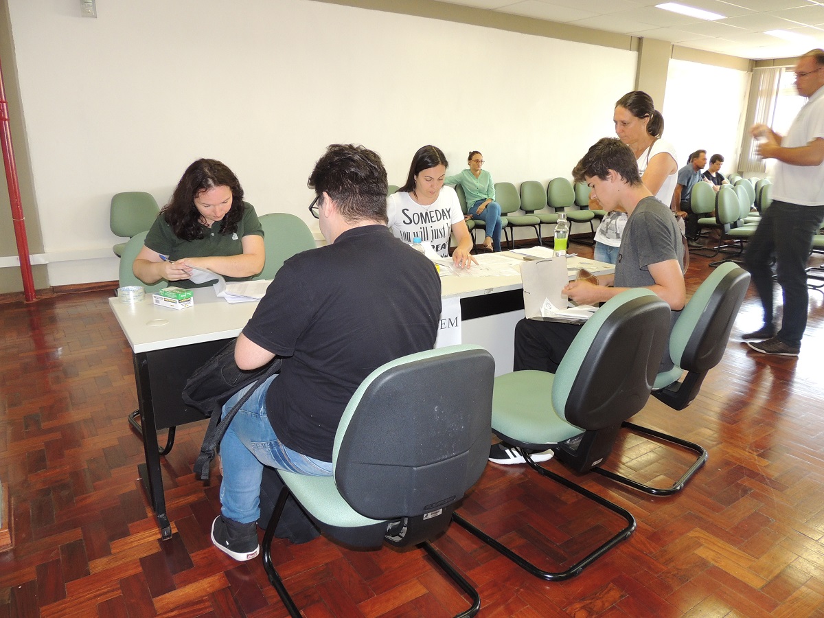 Ir para  <p><big>Iniciaram na manh&atilde; de&nbsp;segunda-feira (5), na Universidade Federal da Fronteira Sul (UFFS) &ndash; Campus Erechim, as matr&iacute;culas dos aprovados na chamada regular do SiSU. O processo segue...