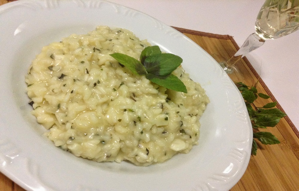 Ir para  <p>1&nbsp;colher (sopa) de&nbsp;<a href="https://mdemulher.abril.com.br/receitas/busca/?ingrediente=sal">sal</a>;</p>

<p>1 1/2&nbsp;x&iacute;cara (ch&aacute;) de&nbsp;<a...