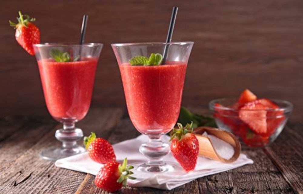 Ir para  <ul>
	<li>1 caixinha de leite condensado;</li>
	<li>2 caixinhas de creme de leite;</li>
	<li>3 colheres (de sopa) de chocolate em p&oacute; sol&uacute;vel;</li>
	<li>vodka ou leite a...