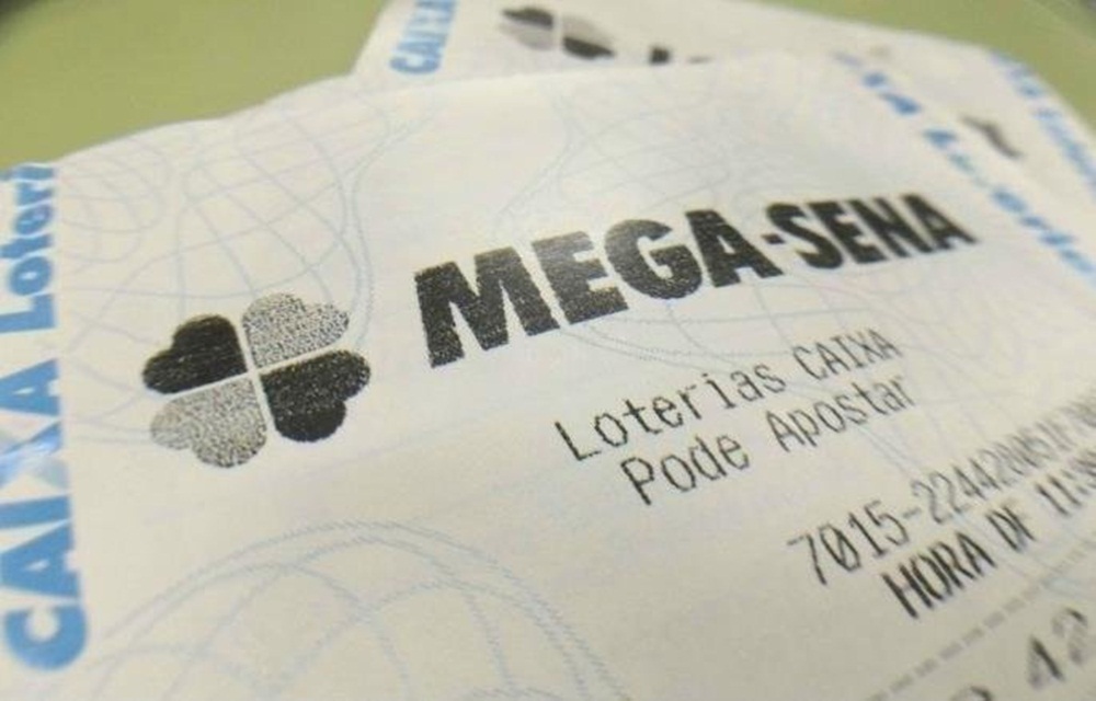 Ir para  <p>Nenhum apostador acertou as seis dezenas sorteadas no concurso 2.018 da Mega-Sena, realizado na noite desta quarta-feira, em Macei&oacute; (AL). O pr&oacute;ximo sorteio ocorre s&aacute;bado e poder&aacute; premiar com R$...