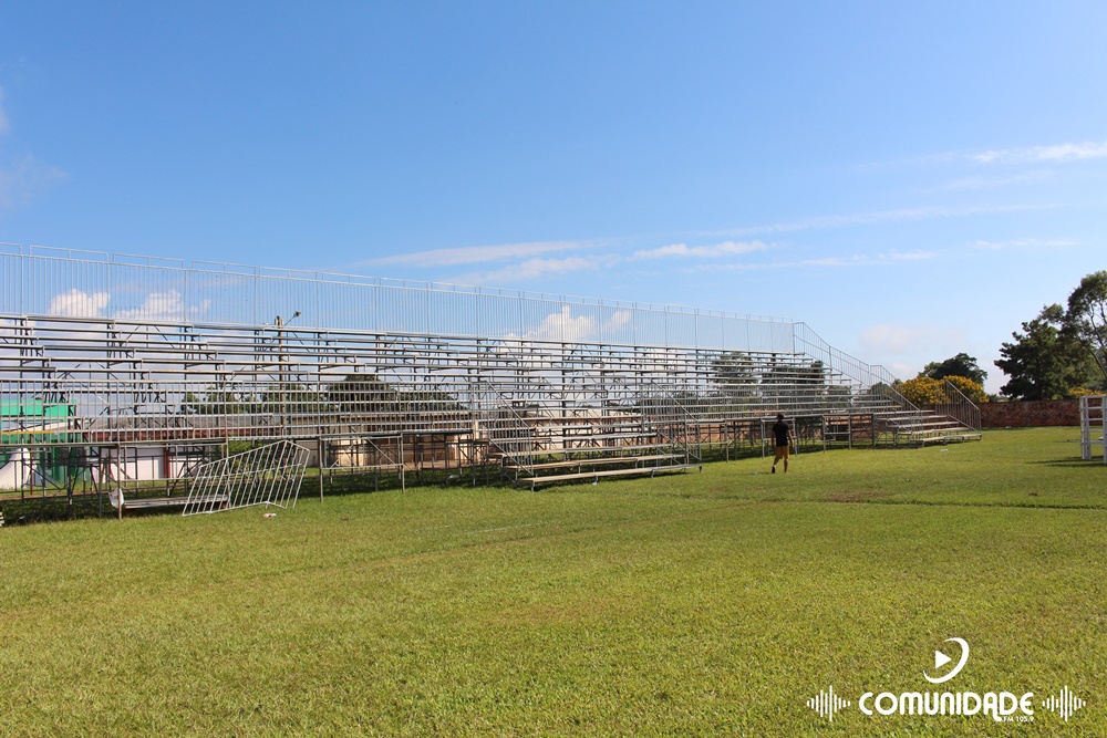 Ir para  <p><big>Est&atilde;o sendo montadas no est&aacute;dio municipal, no p&aacute;tio e&nbsp;gin&aacute;sio da Escola Estadual as estruturas para receber a 8&ordf; edi&ccedil;&atilde;o da Expo Viadutos,...