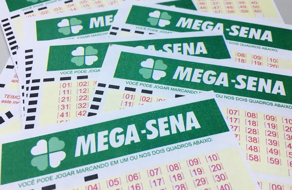 Ir para  <p>O concurso 2021 da Mega-Sena, realizado na noite do &uacute;ltimo s&aacute;bado, acumulou e o pr&ecirc;mio subiu para R$ 52 milh&otilde;es. As dezenas sorteadas foram: 07- 14 - 32 - 37 - 40 - 60.</p>

<p>A...