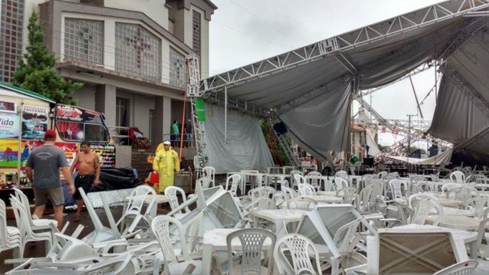 Ir para  <p><big><span class="marker">Um forte temporal registrado na tarde deste s&aacute;bado destruiu boa parte da estrutura da 12&ordf; Feira do Peixe de Taquaru&ccedil;u do Sul, no Norte do Rio Grande do Sul. O...