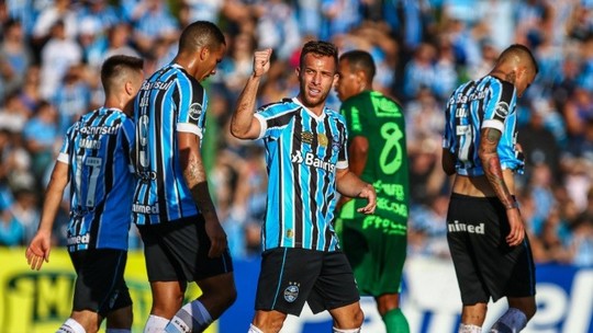 Ir para  <p><big>Fora de casa, no est&aacute;dio dos Eucaliptos, em Santa Cruz do Sul, o Gr&ecirc;mio fez sua primeira partida v&aacute;lida pela semifinal do Campeonato Ga&uacute;cho, na tarde deste domingo. O Tricolor mostrou...