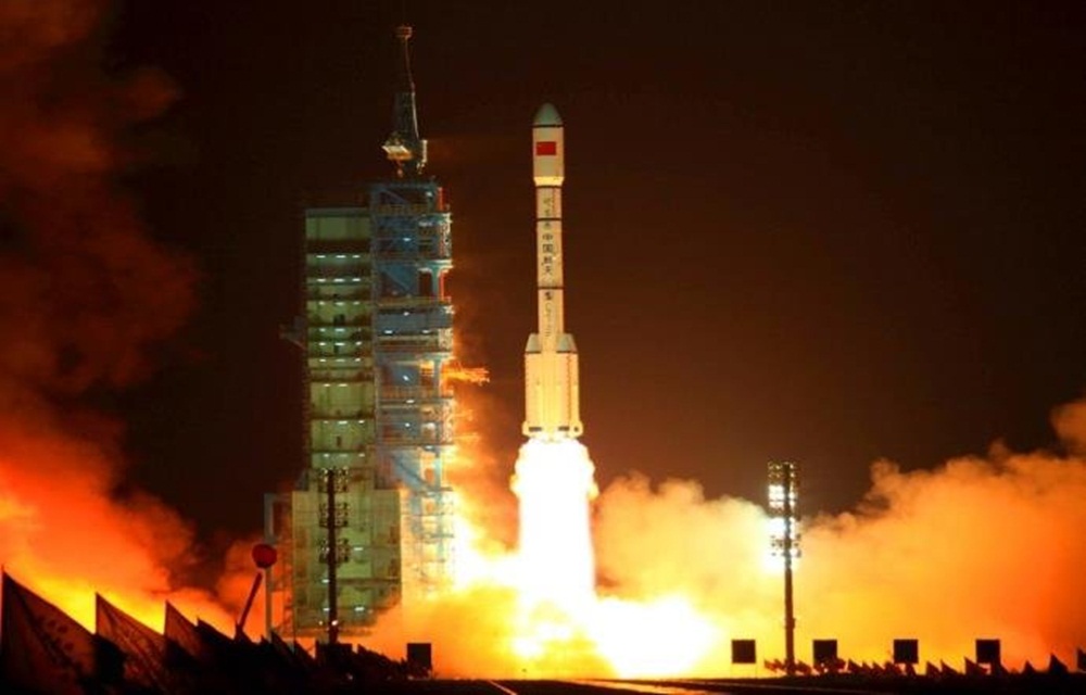 Ir para  <p>O laborat&oacute;rio espacial chin&ecirc;s Tiangong-1 se desintegrou nesta segunda-feira ao entrar na atmosfera e cair no Pac&iacute;fico Sul, ap&oacute;s dois anos de voo descontrolado, anunciaram as autoridades de...