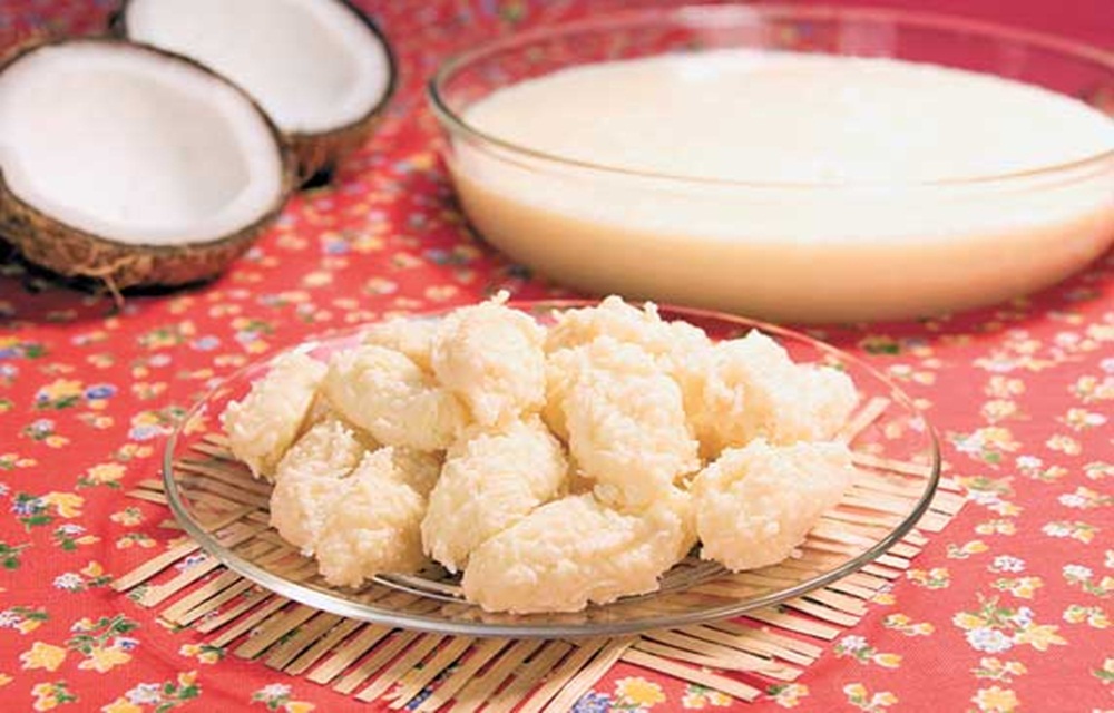 Ir para  <ul>
	<li>1 lata de leite condensado;</li>
	<li>2 x&iacute;caras (ch&aacute;) de a&ccedil;&uacute;car;</li>
	<li>1 pacote de coco ralado (100 g);</li>
</ul>

<p>Misture...