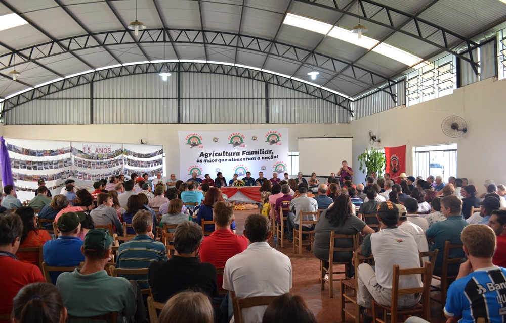 Ir para  <p>O Sindicato Unificado dos Trabalhadores da Agricultura Familiar do Alto Uruguai (SUTRAF-AU), promoveu no dia 19 de abril, no Sal&atilde;o da Comunidade Km 10, Dourado, interior de Erechim, uma assembleia ordin&aacute;ria para...