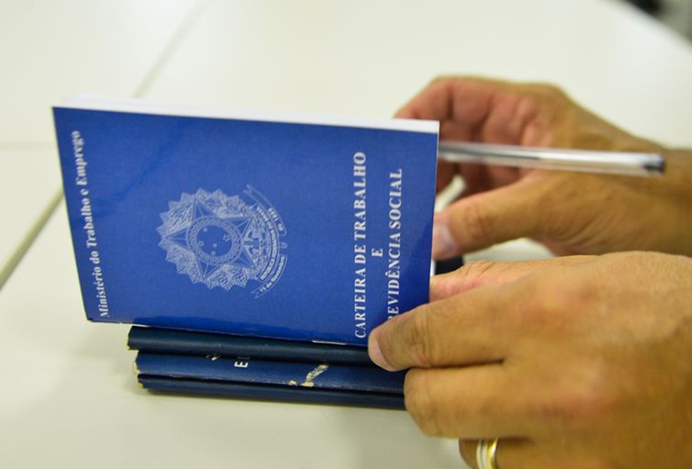 Ir para  <p><big>A taxa de desemprego no Brasil subiu para 13,1% no primeiro trimestre do ano. No &uacute;ltimo trimestre de 2017, atingiu 11,8%, segundo o Instituto Brasileiro de Geografia e Estat&iacute;stica (IBGE). Em...