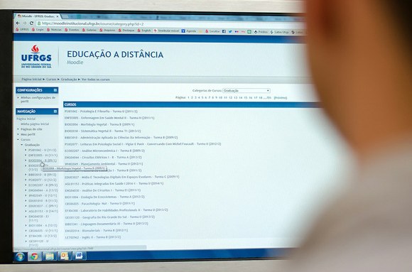 Ir para  <p><big>A partir de 28 de maio, abrem as inscri&ccedil;&otilde;es para o processo seletivo espec&iacute;fico para os novos cursos de licenciatura do Campus Litoral da UFRGS em: &nbsp;Geografia, Ci&ecirc;ncias...