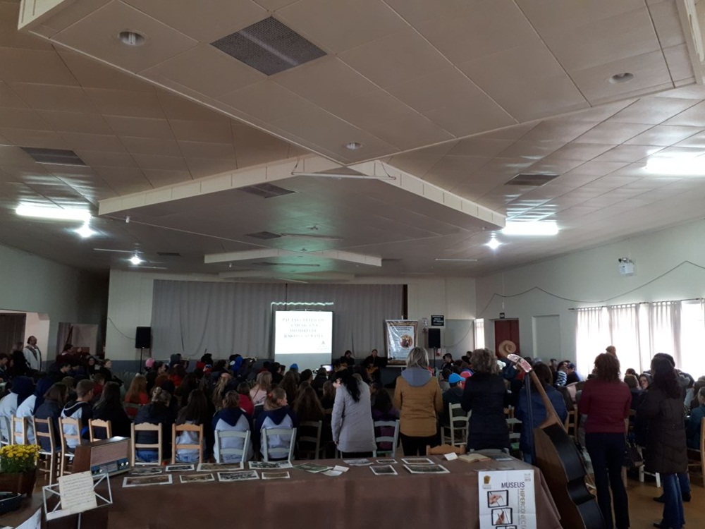 Ir para  <p><big>Na &uacute;ltima quarta feira, dia 23 o Museu Municipal Irm&atilde; Celina Schardong de Gaurama deu in&iacute;cio as atividades da 16&ordf; Semana Nacional de Museus. Neste ano, a tem&aacute;tica Pautas...