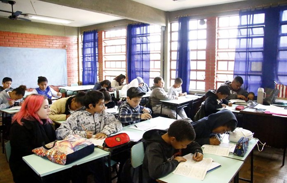 Ir para  <p>A Secretaria Estadual de Educa&ccedil;&atilde;o (Seduc) informa que est&atilde;o suspensas as aulas desta segunda-feira em toda a rede p&uacute;blica estadual, devido &agrave; greve dos caminhoneiros. A Secretaria de...
