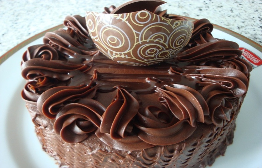 Ir para  <ul>
	<li>1 x&iacute;cara de chocolate ao leite;</li>
	<li>1 x&iacute;cara de creme de leite;</li>
	<li>Derreta o chocolate em banho-maria;</li>
	<li>Logo em seguida, adicione o creme de...