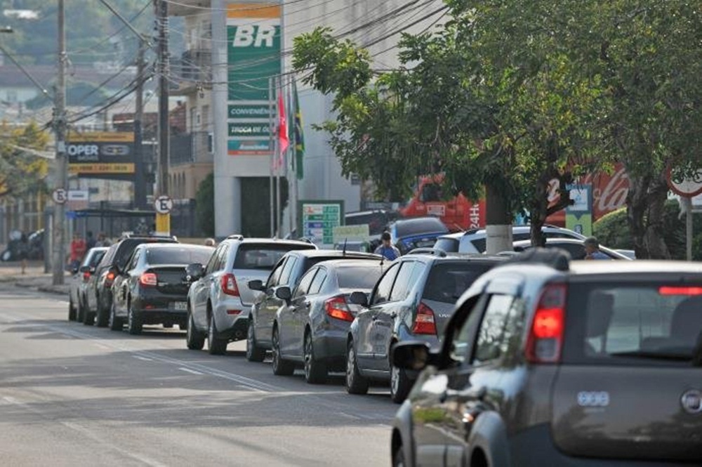 Ir para  <p><big>A Petrobras voltou a aumentar o pre&ccedil;o da gasolina, depois de cinco quedas consecutivas do valor do combust&iacute;vel. A partir de quinta-feira, o pre&ccedil;o nas refinarias subir&aacute; 0,74% e...