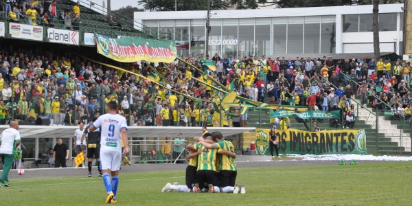 Ir para  <p><big>O Colosso da Lagoa recebeu nesta quinta-feira o maior p&uacute;blico da temporada 2018. E quem foi ao est&aacute;dio apoiar o Ypiranga teve muitos motivos para comemorar, afinal, o Canarinho est&aacute;...