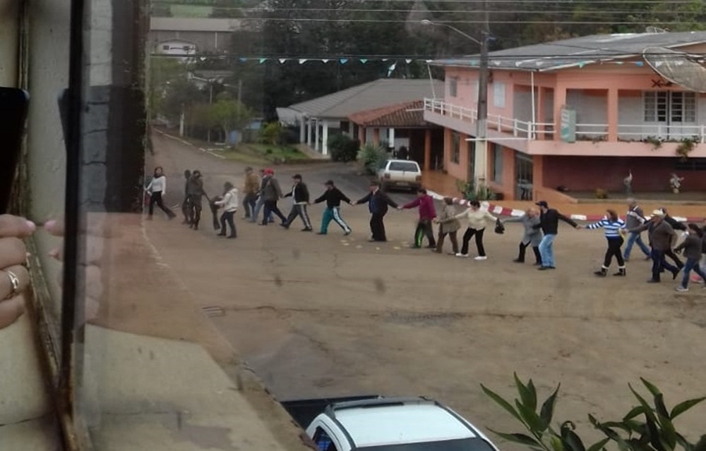 Ir para  <p>No In&iacute;cio da tarde desta quarta-feira, (6), dois bancos foram assaltados por uma quadrilha fortemente armada, no munic&iacute;pio de Santo Expedito do Sul, cerca de 100 km de Erechim. Segundo as...