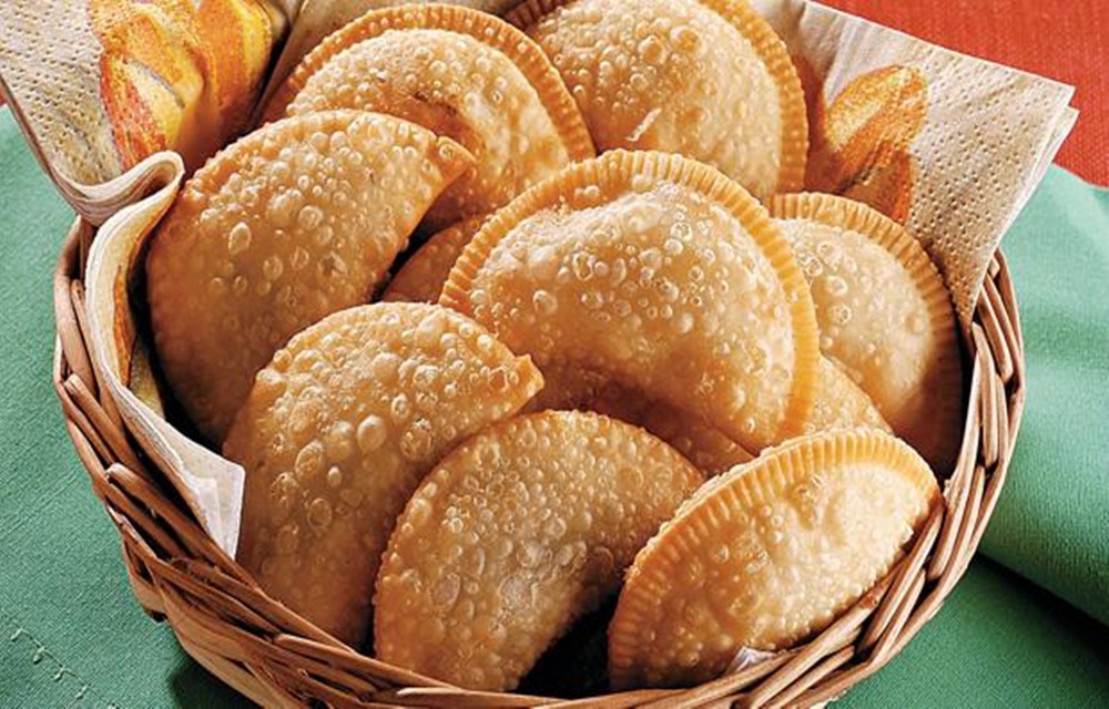 Ir para  <p>2 x&iacute;caras de farinha integral;<br />
2 colheres (sopa) de azeite;<br />
2 colheres (sopa) de mel;<br />
100 ml de &aacute;gua;<br />
1/2 colher (caf&eacute;) de cravo em p&oacute;;<br...