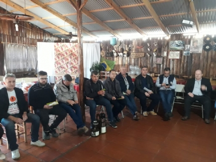 Ir para  <p><big>Carazinho foi sede no s&aacute;bado (23) de uma reuni&atilde;o da Associa&ccedil;&atilde;o Brasileira de R&aacute;dios Comunit&aacute;rias &ndash; Rio Grande do Sul. O encontro, que reuniu...