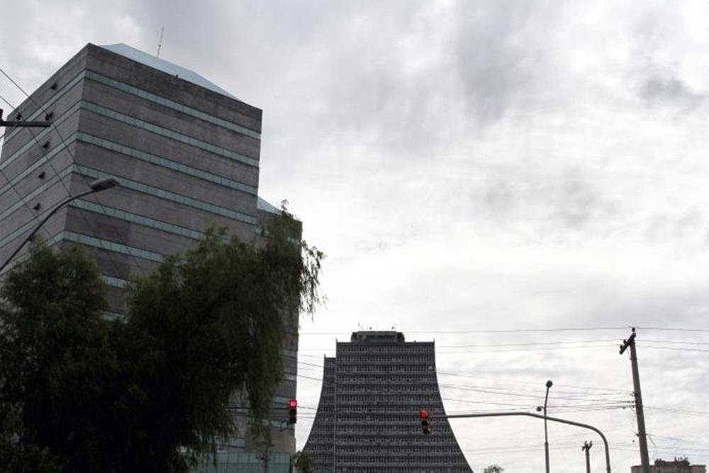 Ir para  <p>A circula&ccedil;&atilde;o de umidade de um centro de baixa press&atilde;o traz muitas nuvens nesta segunda-feira para a Metade Leste com chuva e garoa no decorrer do dia. Espera-se instabilidade nos vales, na Grande Porto...