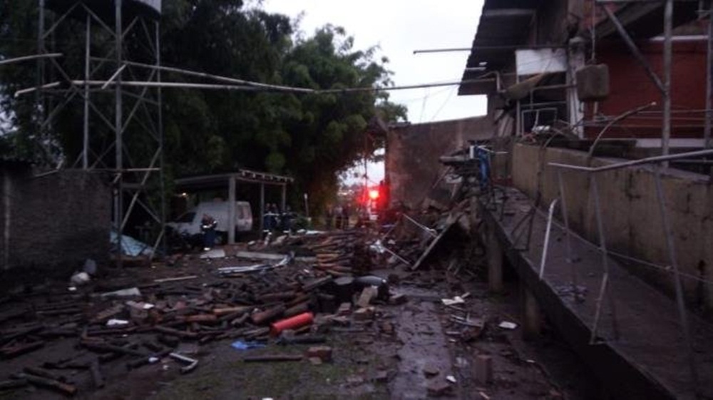 Ir para  <p>Dois funcinon&aacute;rios morreram e quatro ficaram feridos, nesta segunda-feira, em uma explos&atilde;o em um frigor&iacute;fico em Taquara, no Vale do Paranhana. De acordo com o Corpo de Bombeiros, o incidente aconteceu por...