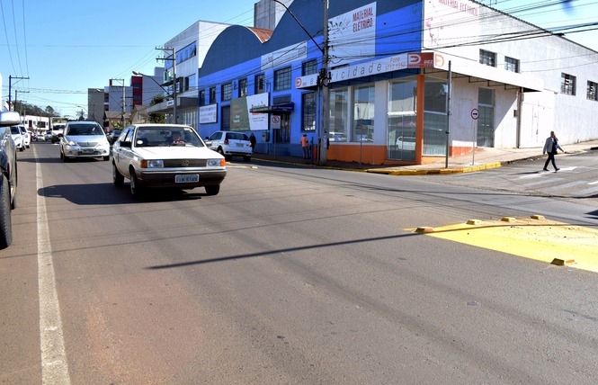 Ir para  <p><big>A Secretaria de Obras do munic&iacute;pio alerta aos motoristas com rela&ccedil;&atilde;o a retirada do sem&aacute;foro localizado na Jos&eacute; Oscar Salazar, esquina com a rua Domingos Zanella, esta que...