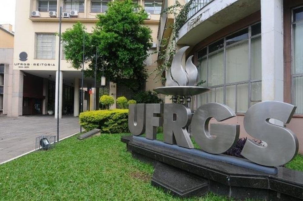 Ir para  <p><big>A Universidade Federal do Rio Grande do Sul (Ufrgs) ficou em 10&ordm; lugar entre as universidades da Am&eacute;rica Latina. Entre as brasileiras, a Ufrgs fica na sexta coloca&ccedil;&atilde;o. A&nbsp;...