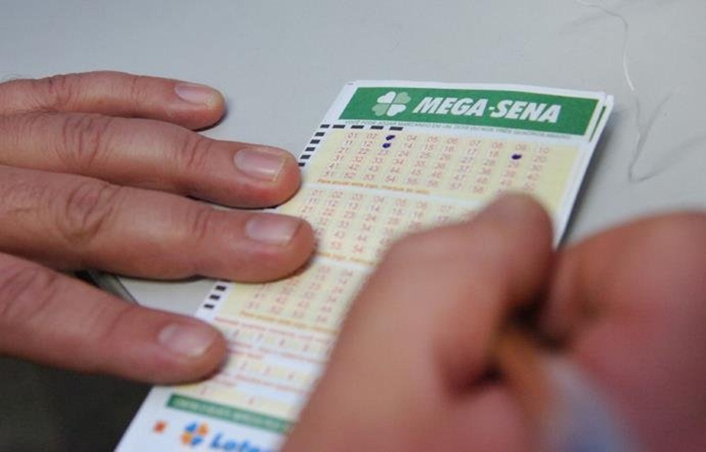 Ir para  <p>Um apostador de S&atilde;o Lu&iacute;s, no Maranh&atilde;o, acertou sozinho as seis dezenas do concurso 2.062 da Mega-Sena e vai receber um pr&ecirc;mio de R$ 72 milh&otilde;es. Os n&uacute;meros foram sorteados...