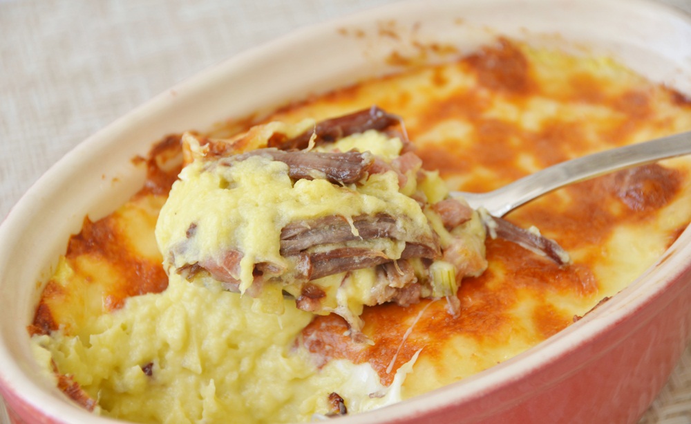 Ir para  <ul>
	<li>1 kg de mandioca cozida e amassada;</li>
	<li>1 caixa de creme de leite;</li>
	<li>1 colher de margarina;</li>
	<li>2 ovos;</li>
	<li>Queijo parmes&atilde;o...